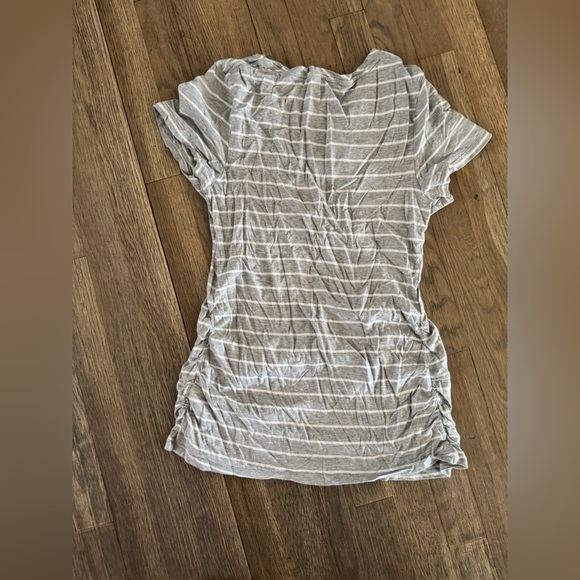 Isabel Maternity Gray Striped Women's V-Neck Top size medium - Picture 4 of 6